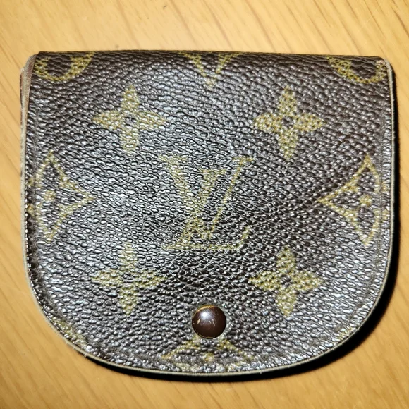 Louis Vuitton Vintage Monogram Round Coin Pouch - Picture 3 of 11